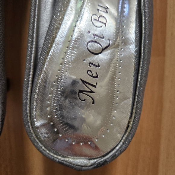 BNWOT grey silver sparkle kitten heel jewelled slip on high heeled shoes size 36 - Picture 5 of 9